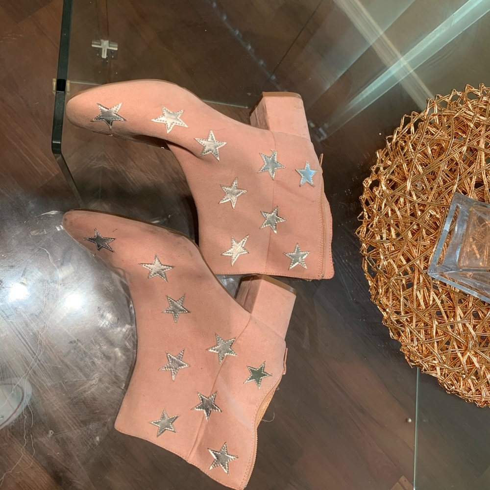 Pink booties 🤩